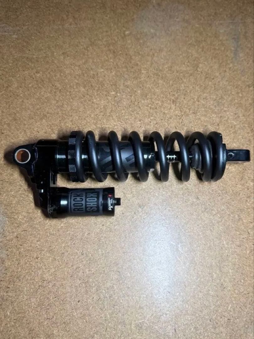 RockShox Vivid Coil 完成車外し