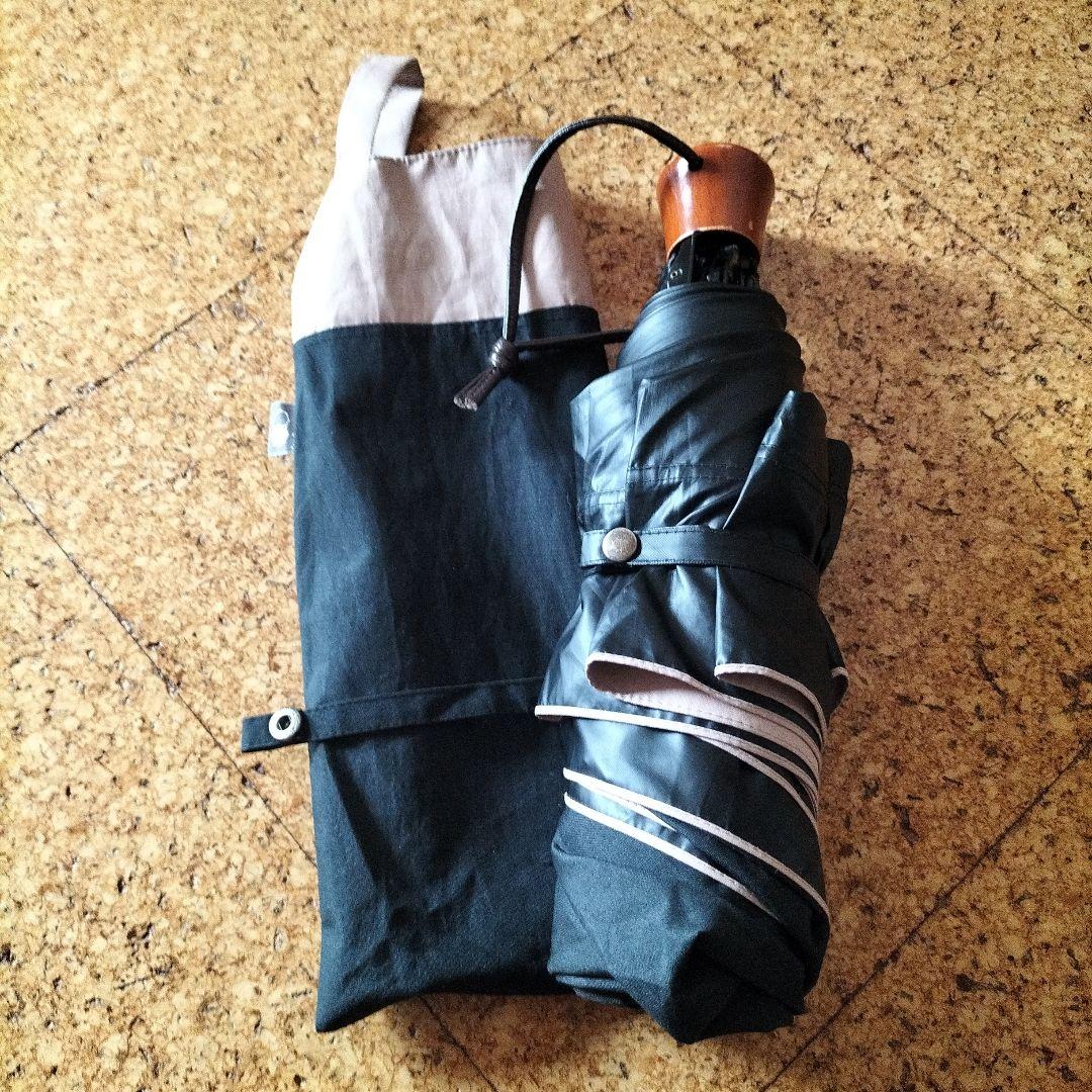 サンバリア100 三段折　完全遮光　黒×ベージュピンク　収納袋つき　男女兼用