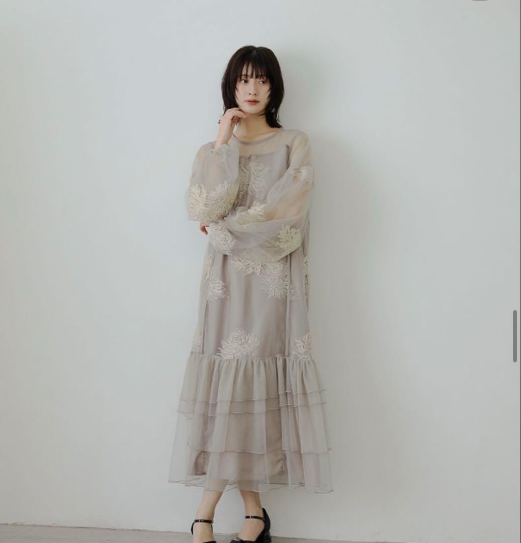 【値下げしました】フラワー刺繍ティアードフリルドレス