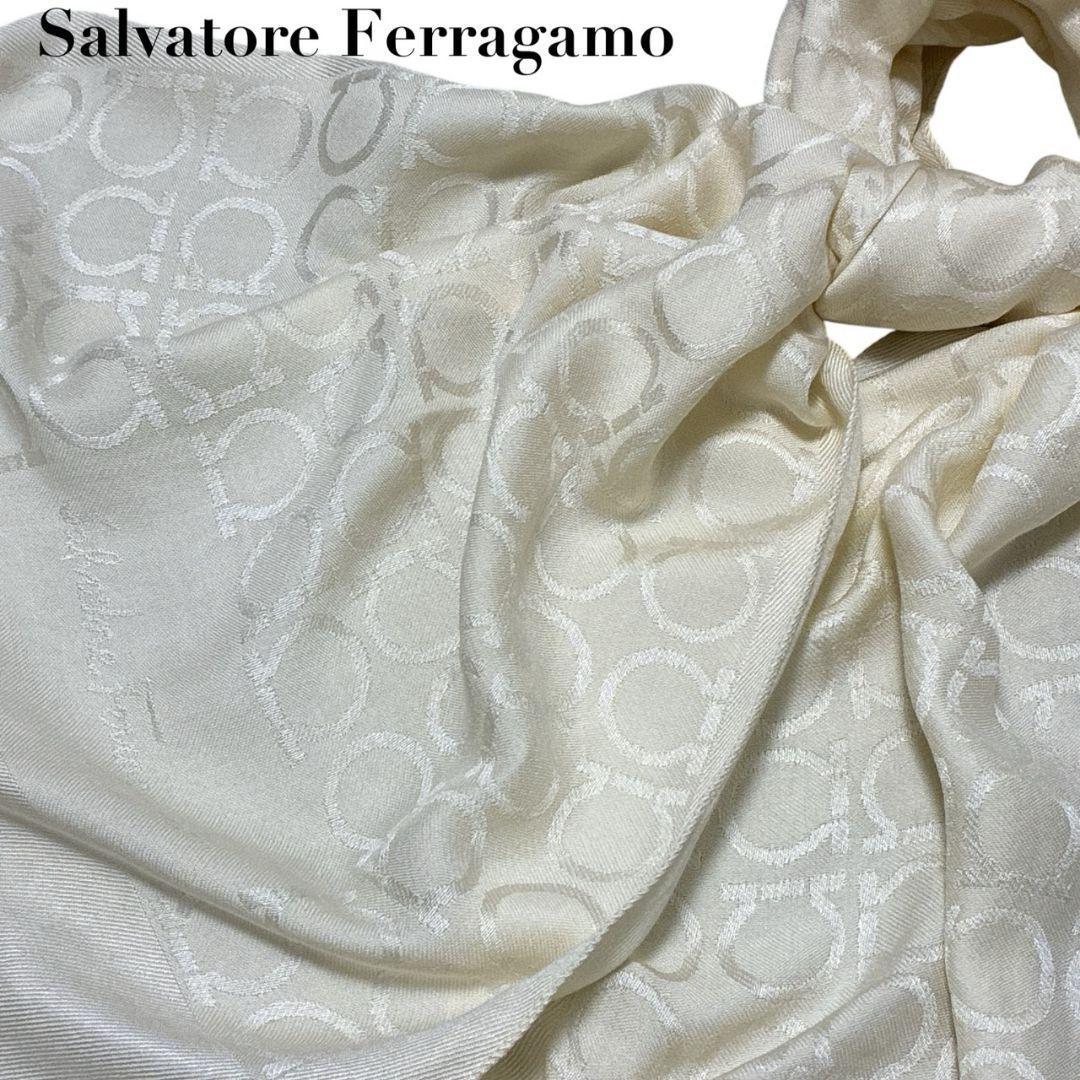 美品✨サルヴァトーレフェラガモ 大判ストール ショール 総柄 ガンチーニ 人気柄