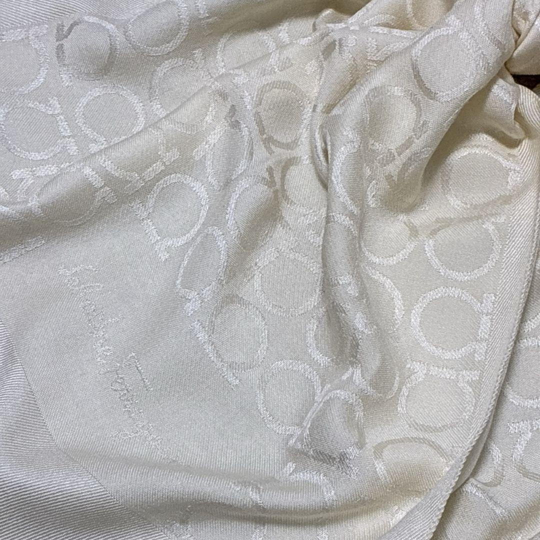 美品✨サルヴァトーレフェラガモ 大判ストール ショール 総柄 ガンチーニ 人気柄