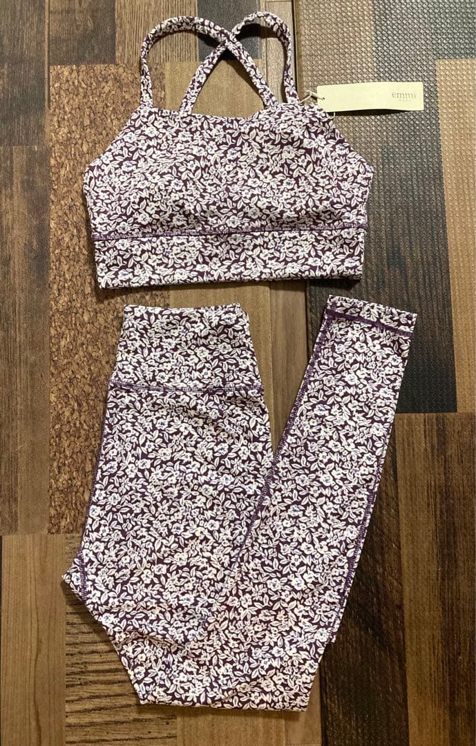 新品　emmi yoga エミヨガ　フラワーレギンス　小豆色×藤色S