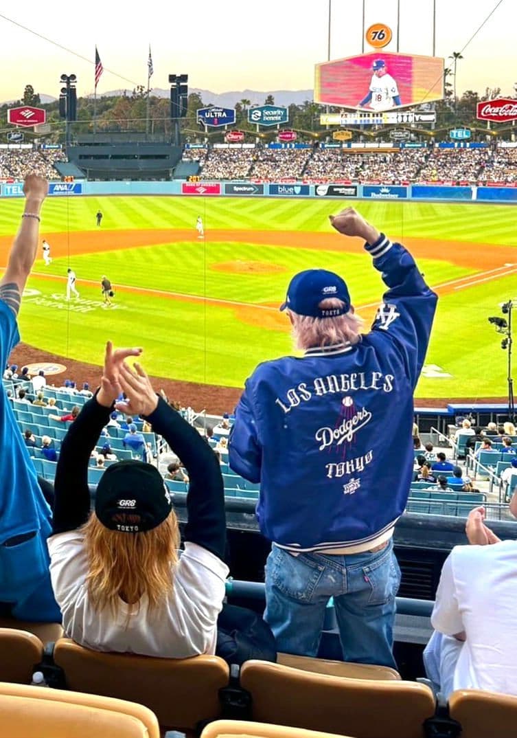 【完売品】ワンオクTAKA、TWICE SANA着用 ドジャース スタジャン