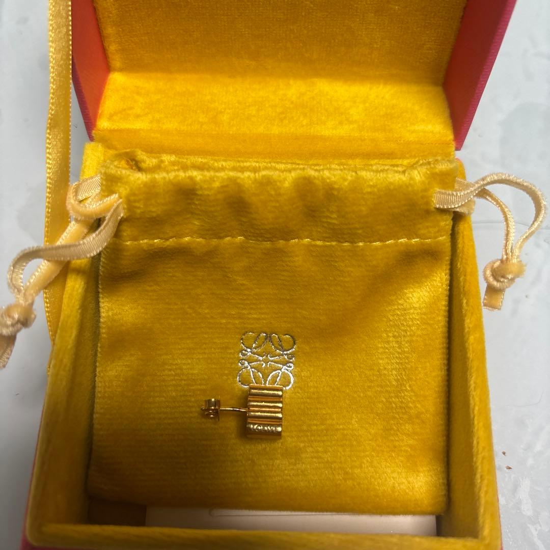 LOEWE アナグラム スタッド ピアス(ゴールド)