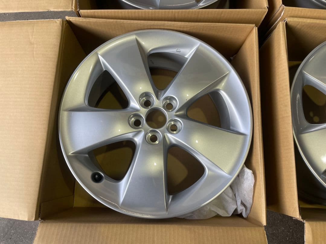 30プリウス　新車外し　ホイール４本