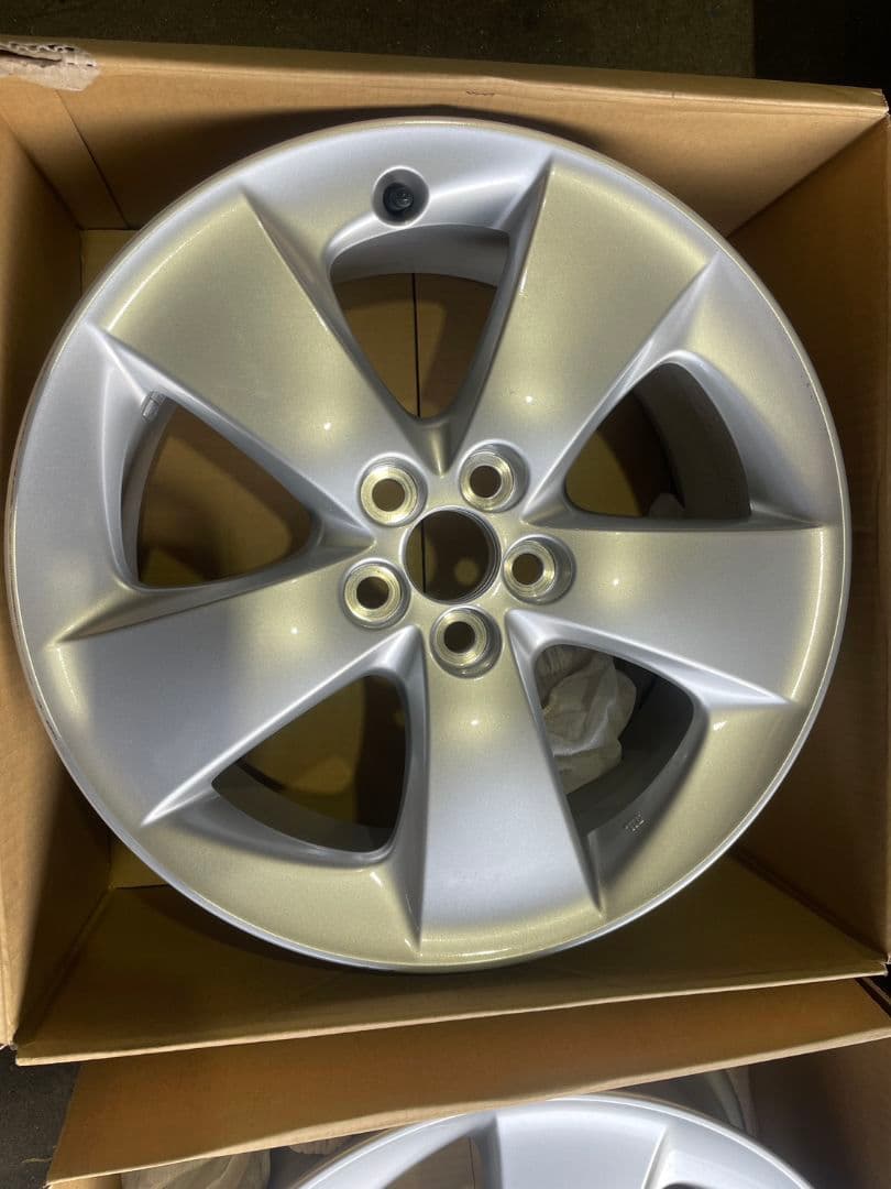 30プリウス　新車外し　ホイール４本