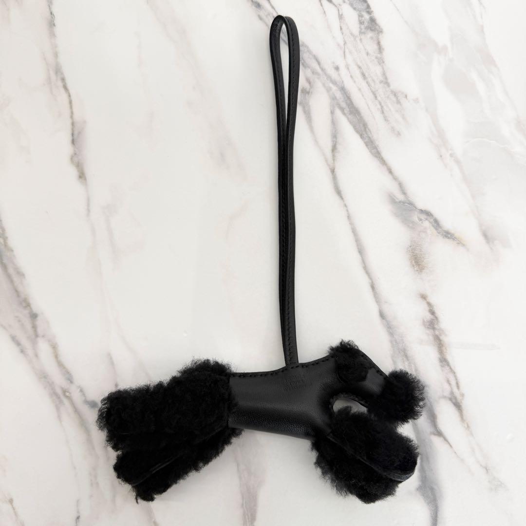 【新品未使用】エルメス バディ チャーム ブラック ムートン W刻印