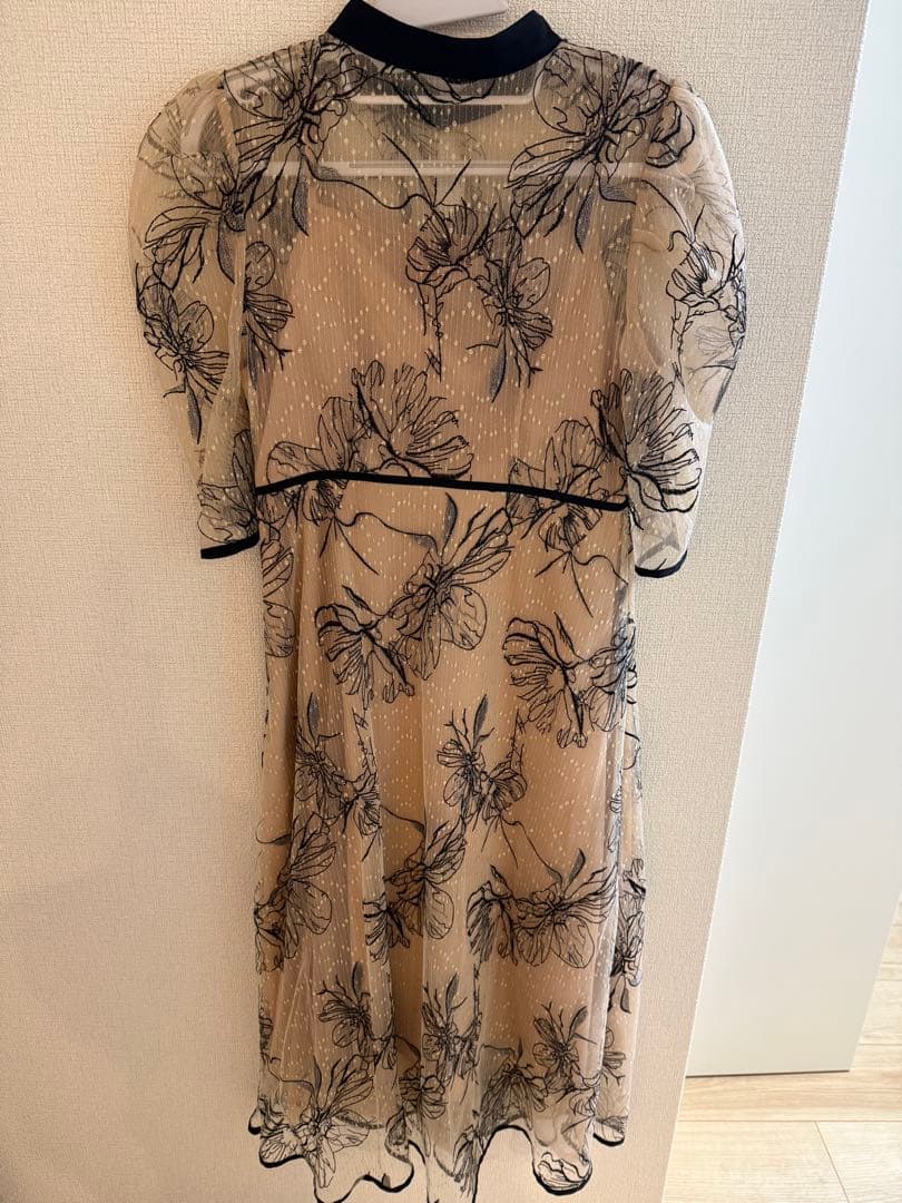 【Leja】配色パイピングプチハイネック花柄刺繍ラメレースロング丈ドレス