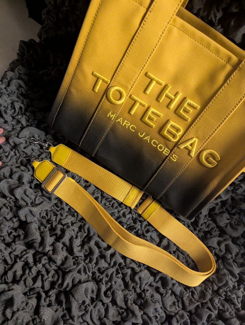 MARC JACOBSキャンバス地THE TOTE BAGイエローグラデーション