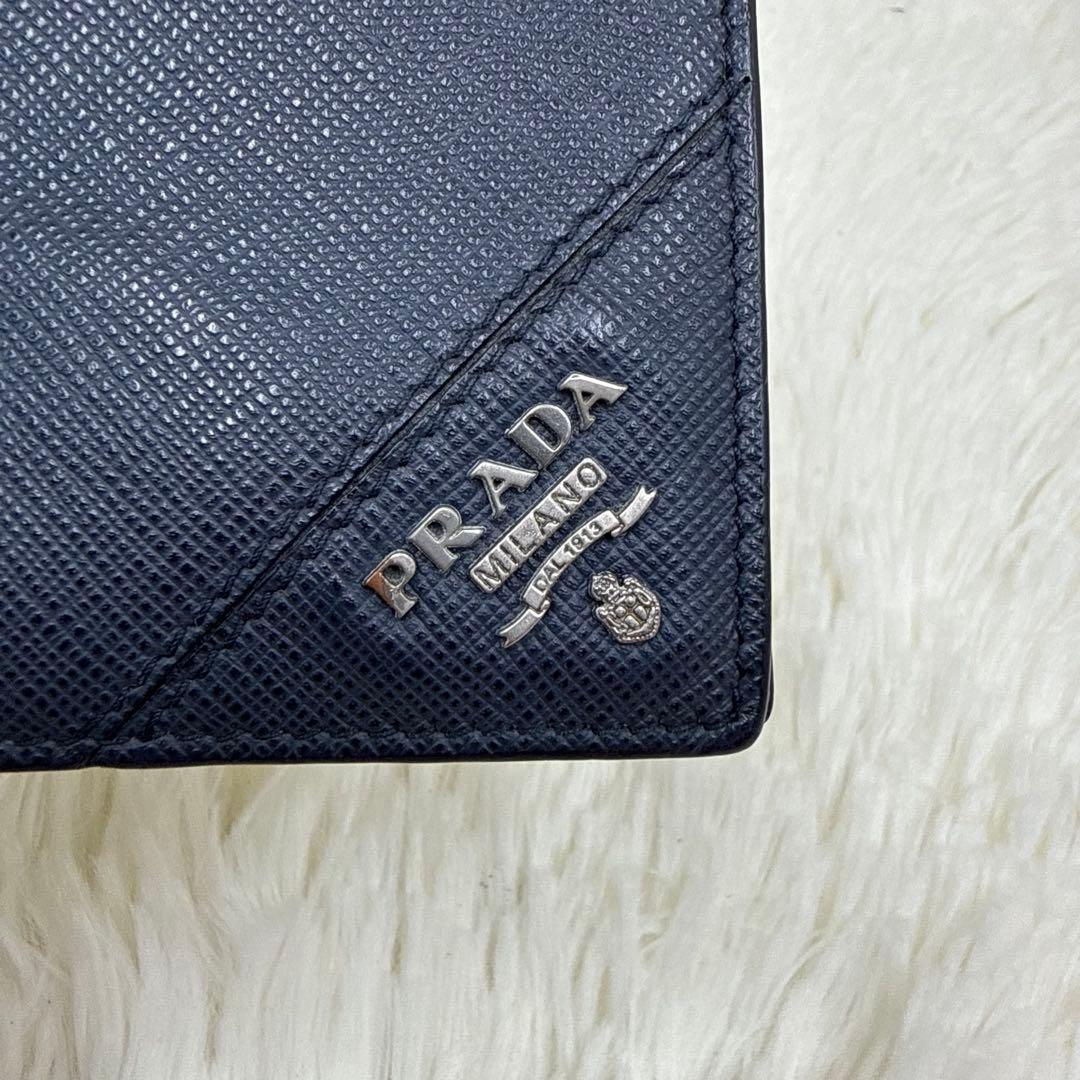 ✨美品✨プラダ マネークリップ 札入れ サフィアーノレザー ロゴ金具 ネイビー