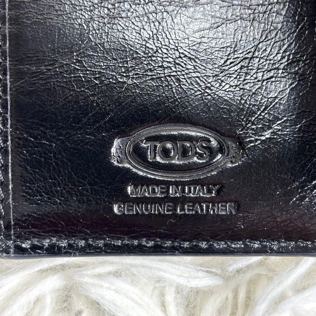 トッズ　TOD's 三つ折り財布　 キルティング　ブラック　Tロゴ