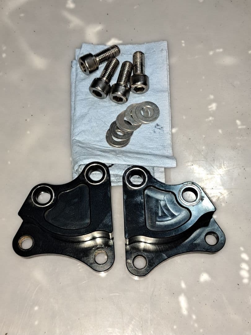 カワサキ系　キャリパーサポート　40mmピッチ　320mmローター