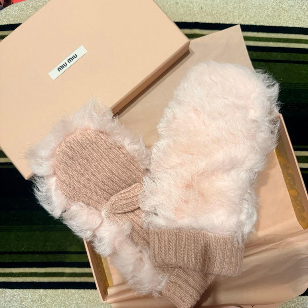 miu miu ピンクファー手袋