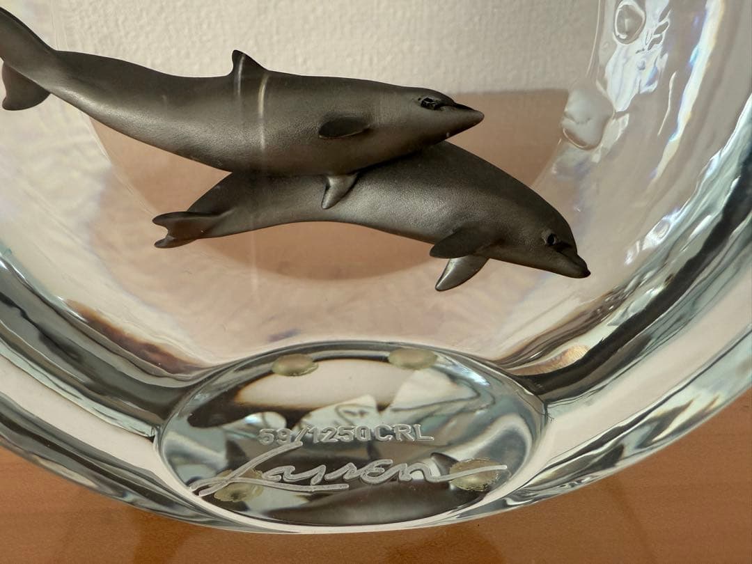 【サイン入り】クリスチャン・リース・ラッセン　アクリルオブジェ イルカ