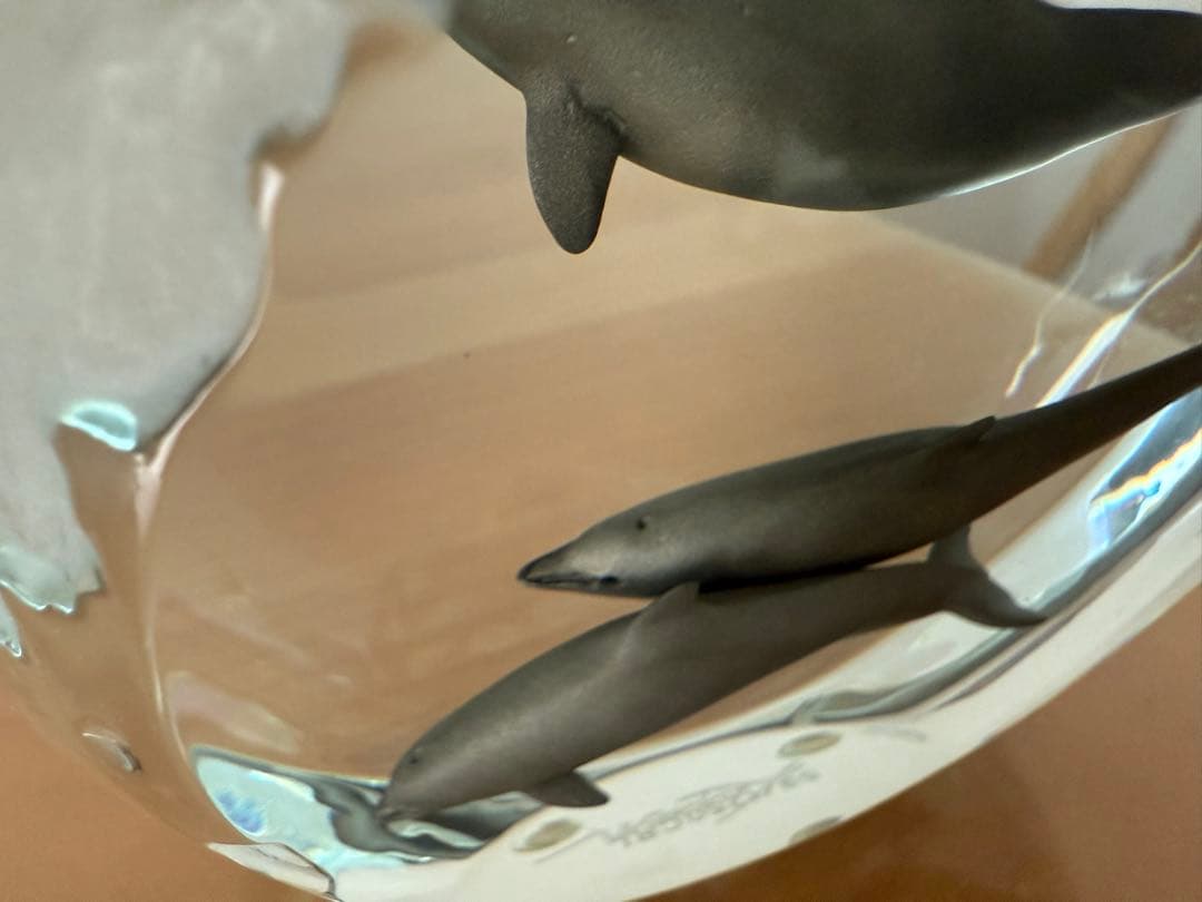 【サイン入り】クリスチャン・リース・ラッセン　アクリルオブジェ イルカ