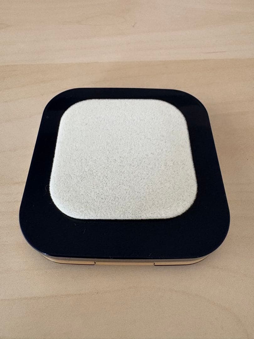 クレ・ド・ポーボーテ　プードルコンパクトエサンシエルn