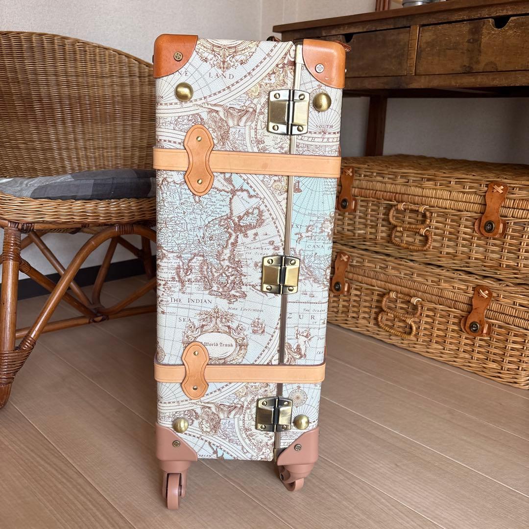 WORLD TRUNK キャリーケース　地図柄　40L