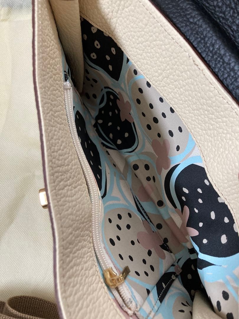 み*い様 未使用　IANNE イアンヌ　ポリーヌ　クラッチバッグ　ショルダーバッ