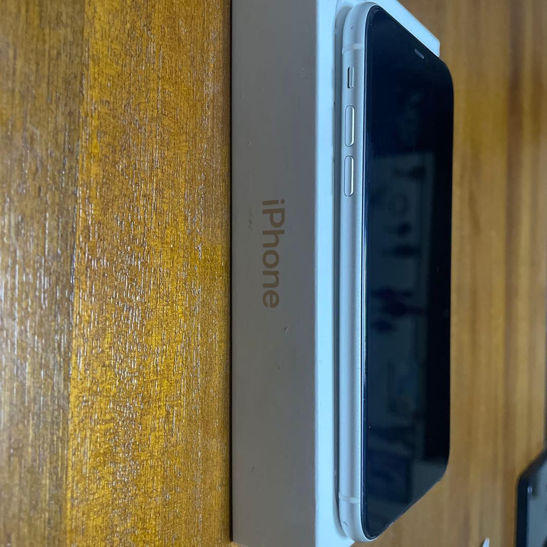 iPhone 11 64GB ホワイト 本体　SIMフリー