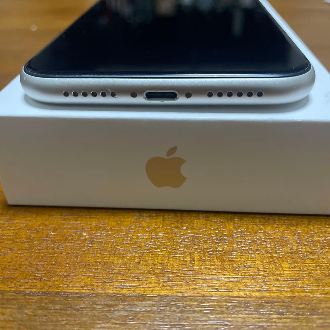 iPhone 11 64GB ホワイト 本体　SIMフリー