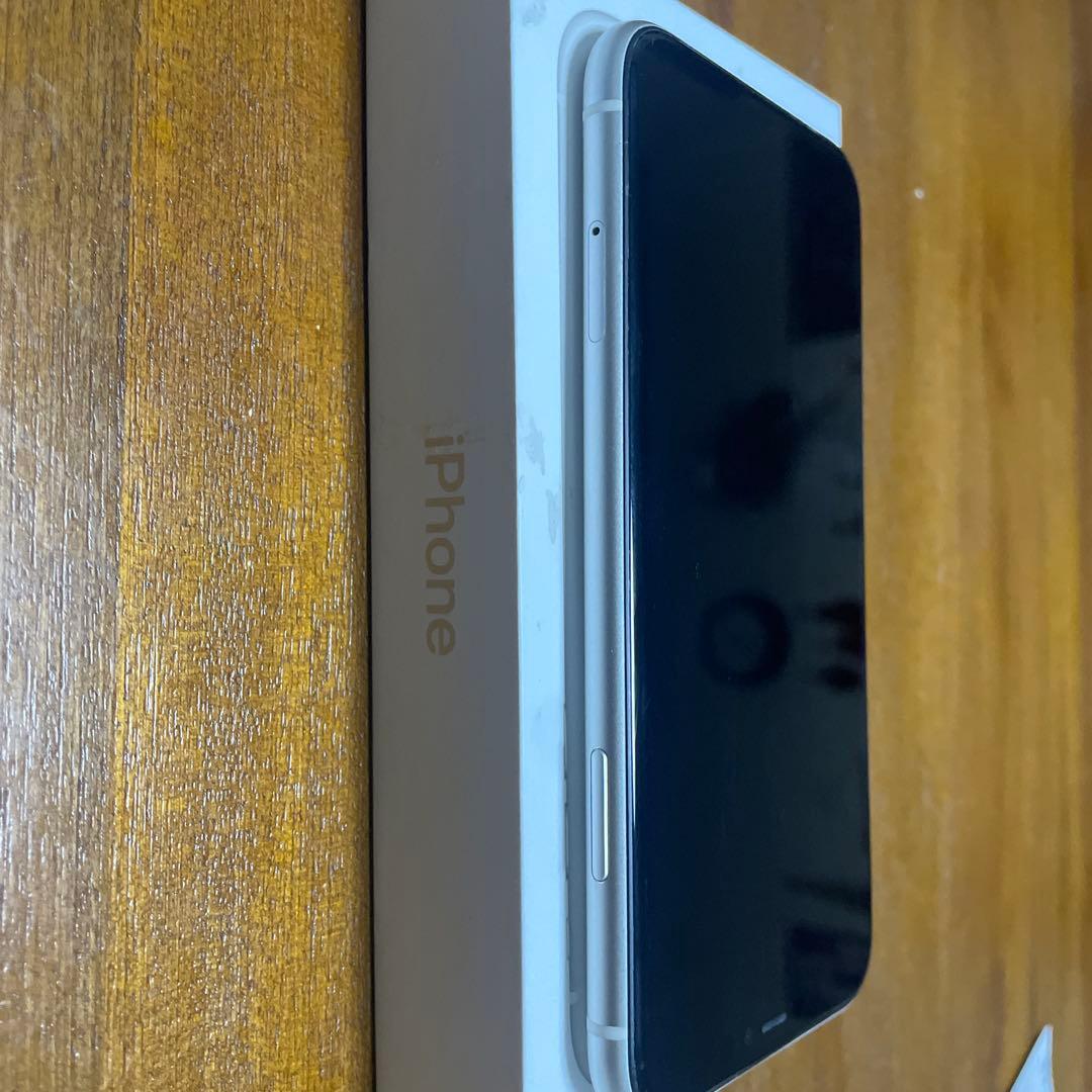 iPhone 11 64GB ホワイト 本体　SIMフリー