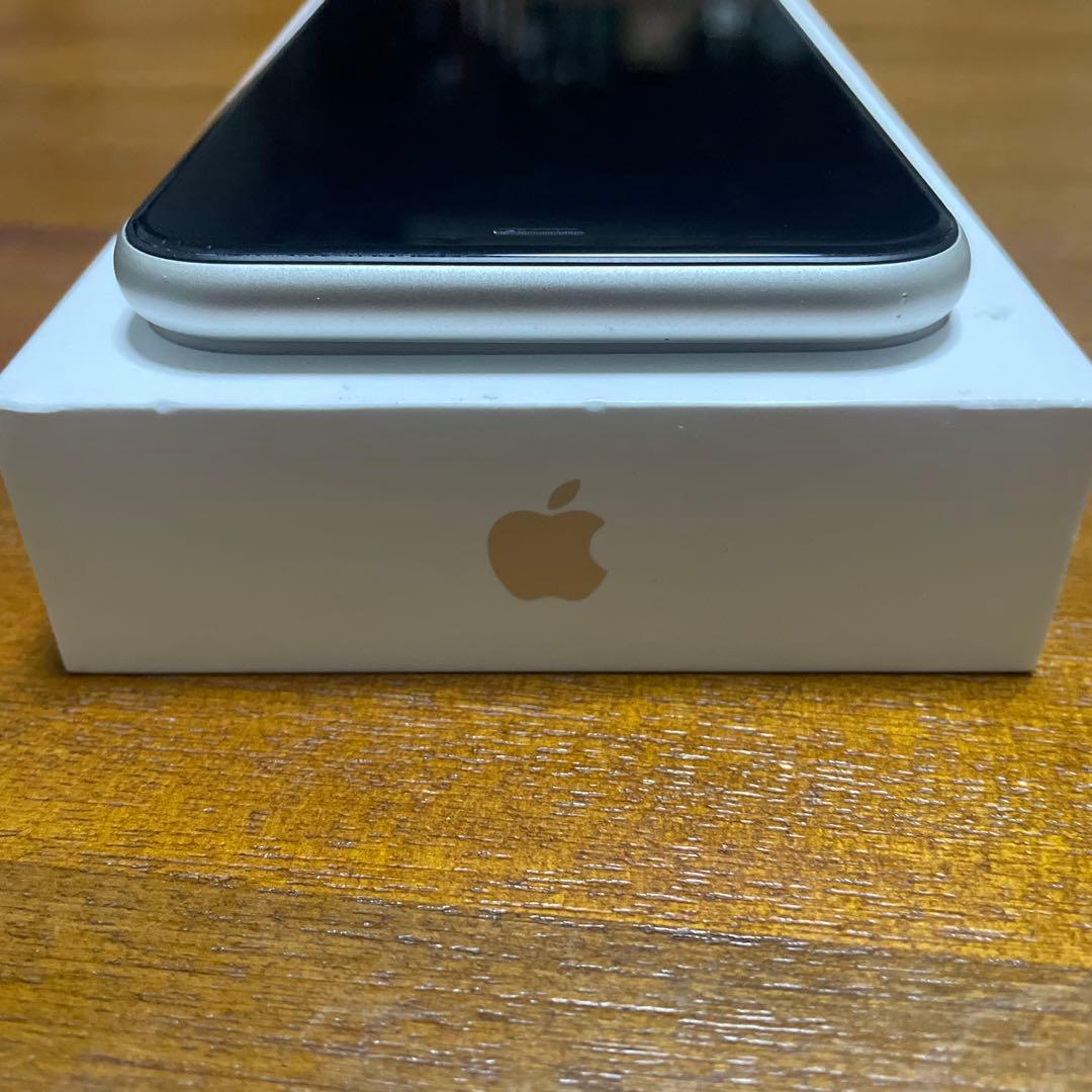 iPhone 11 64GB ホワイト 本体　SIMフリー