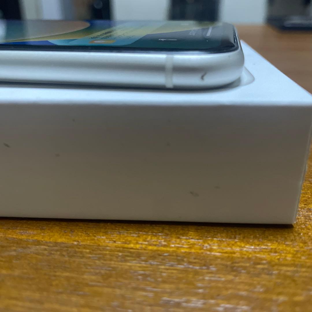 iPhone 11 64GB ホワイト 本体　SIMフリー