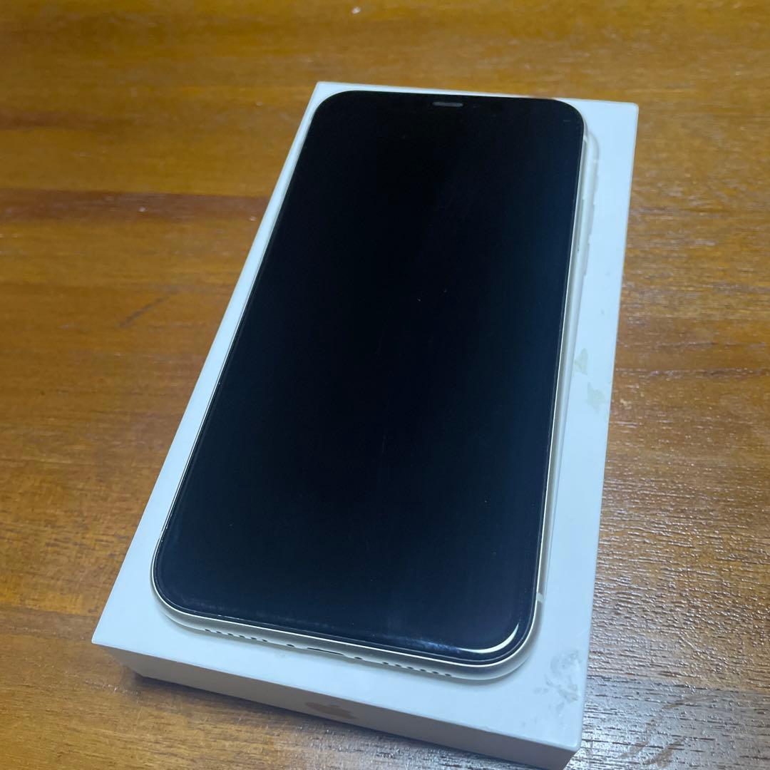 iPhone 11 64GB ホワイト 本体　SIMフリー