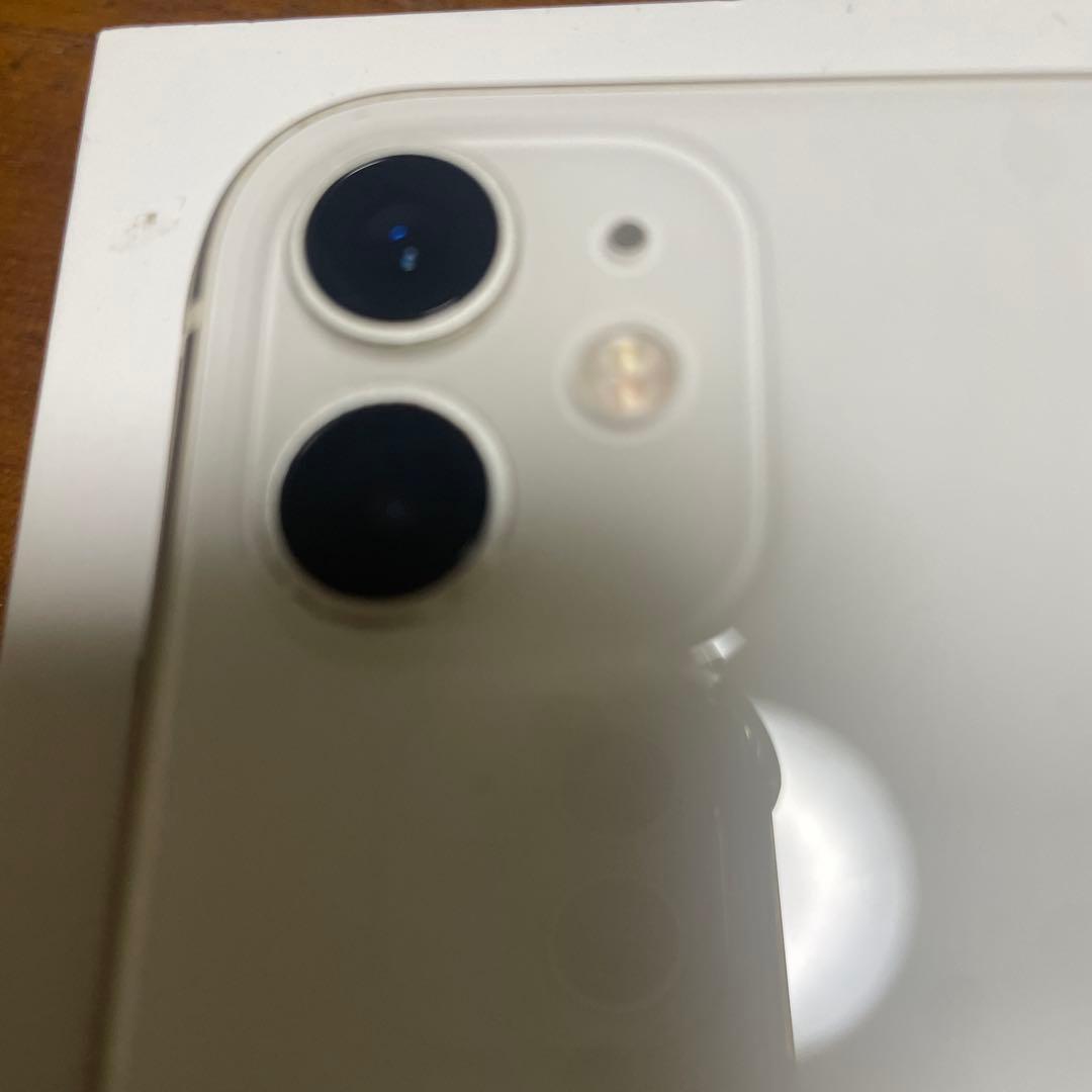 iPhone 11 64GB ホワイト 本体　SIMフリー