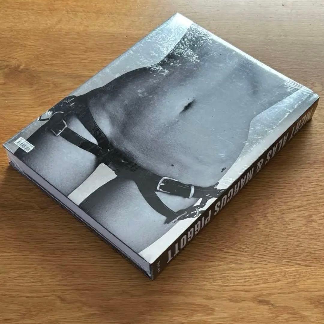 Mert Alas & Marcus Piggott 写真集