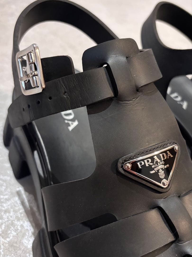 PRADA モノリス ラバーサンダル ブラック 28