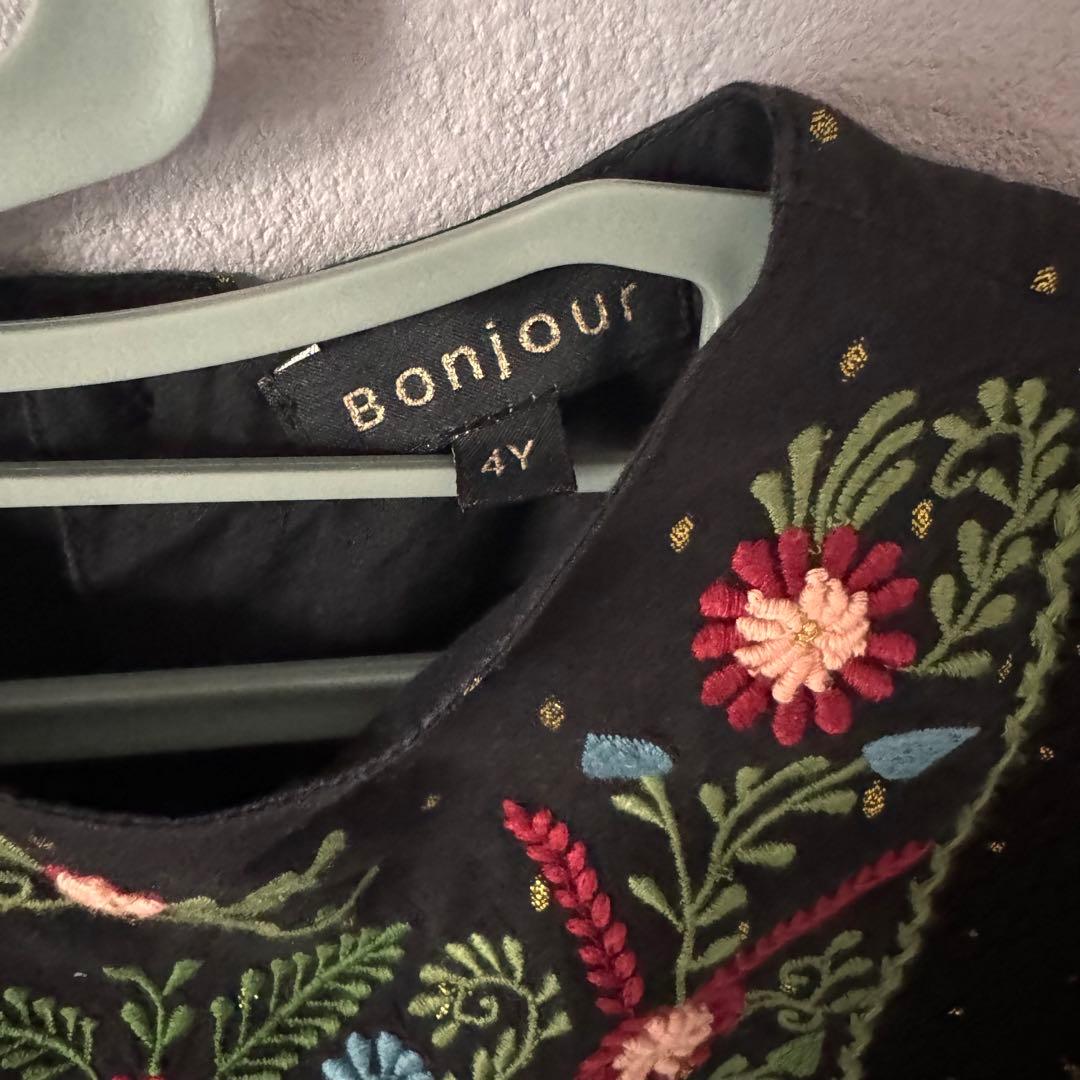 レア⭐︎Bonjourdiary 刺繍入り黒ワンピース4Y