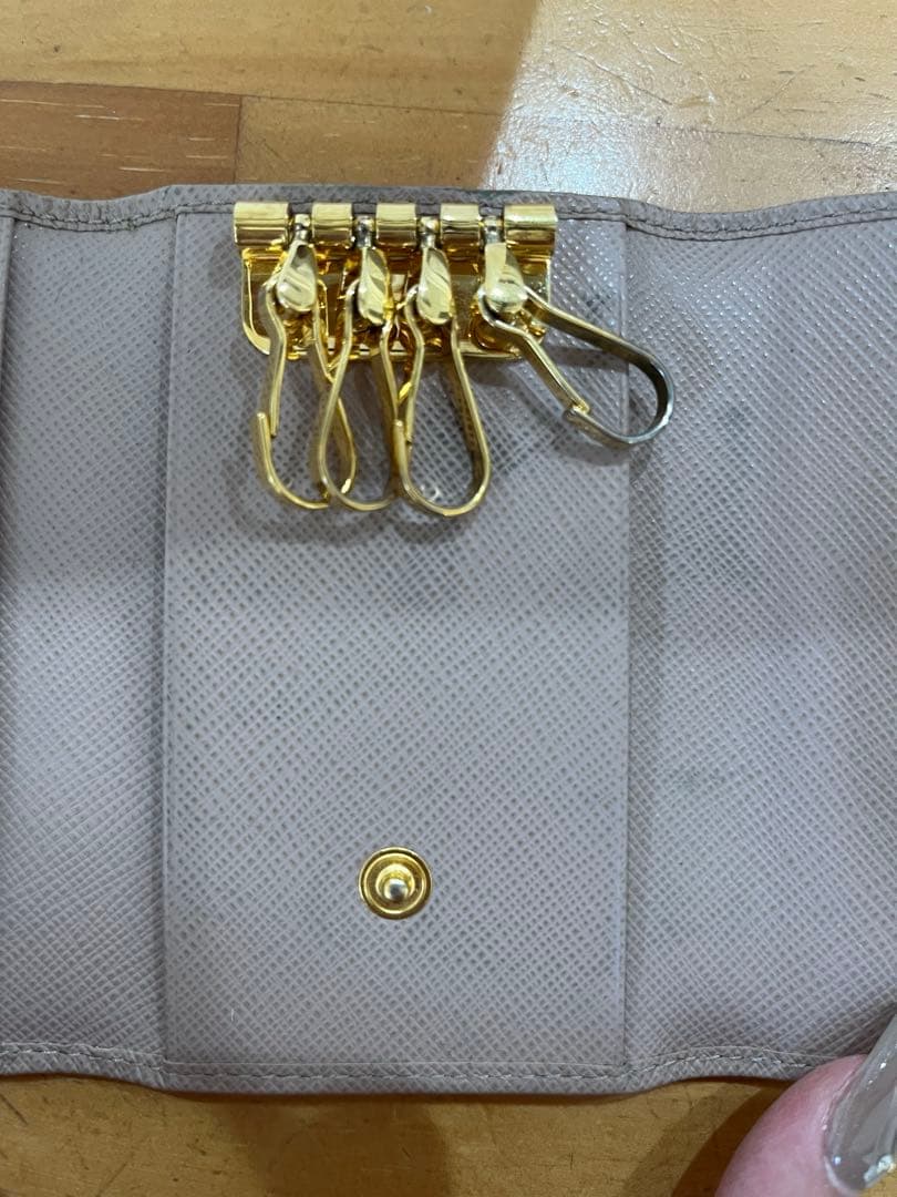 PRADA サフィアーノレザー キーケース ベージュ