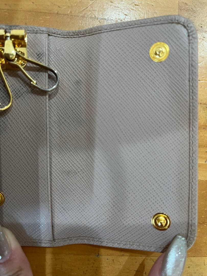 PRADA サフィアーノレザー キーケース ベージュ
