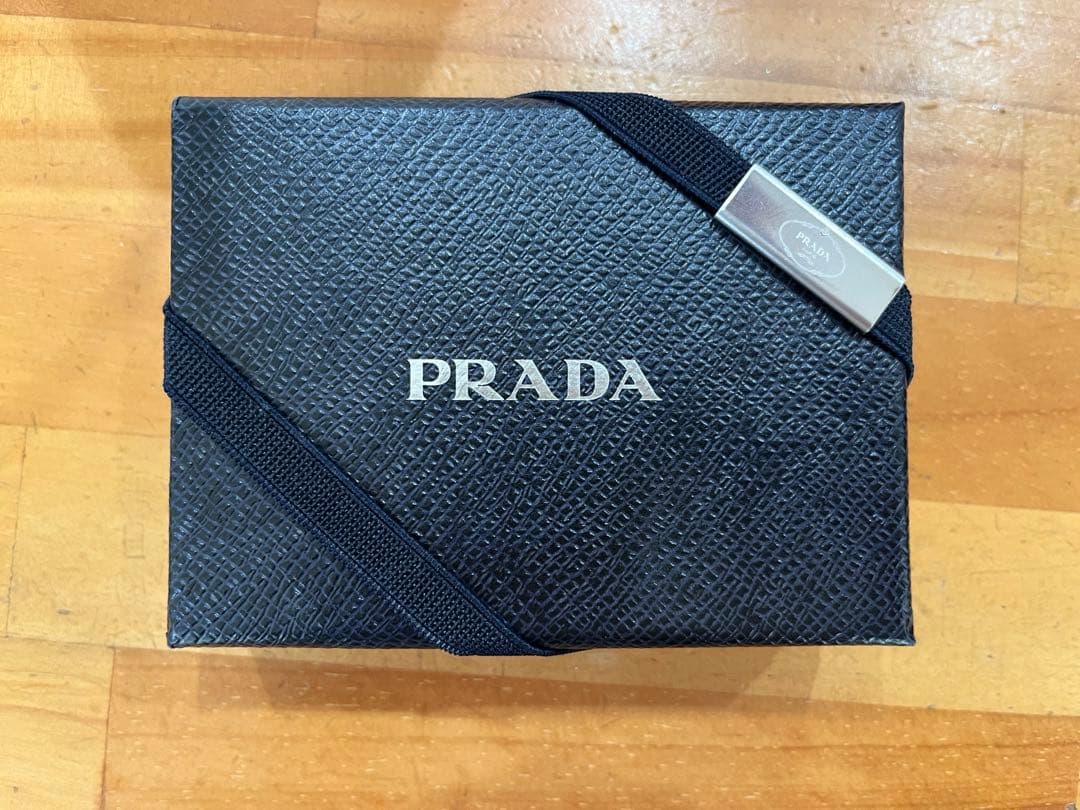 PRADA サフィアーノレザー キーケース ベージュ