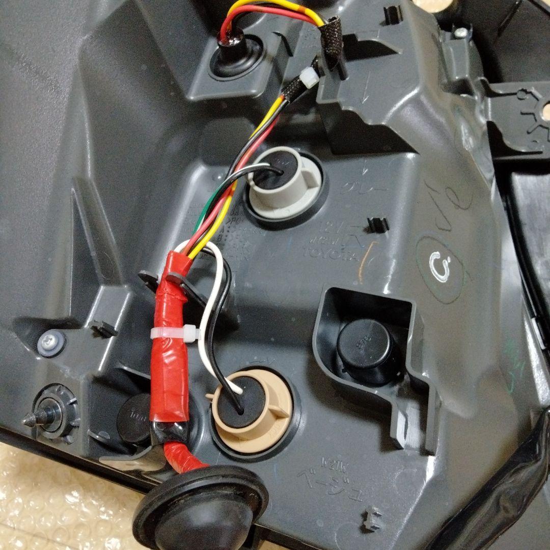 新品同様！トヨタ サイ SAI AZK10 テールレンズ右　KOITO75-12