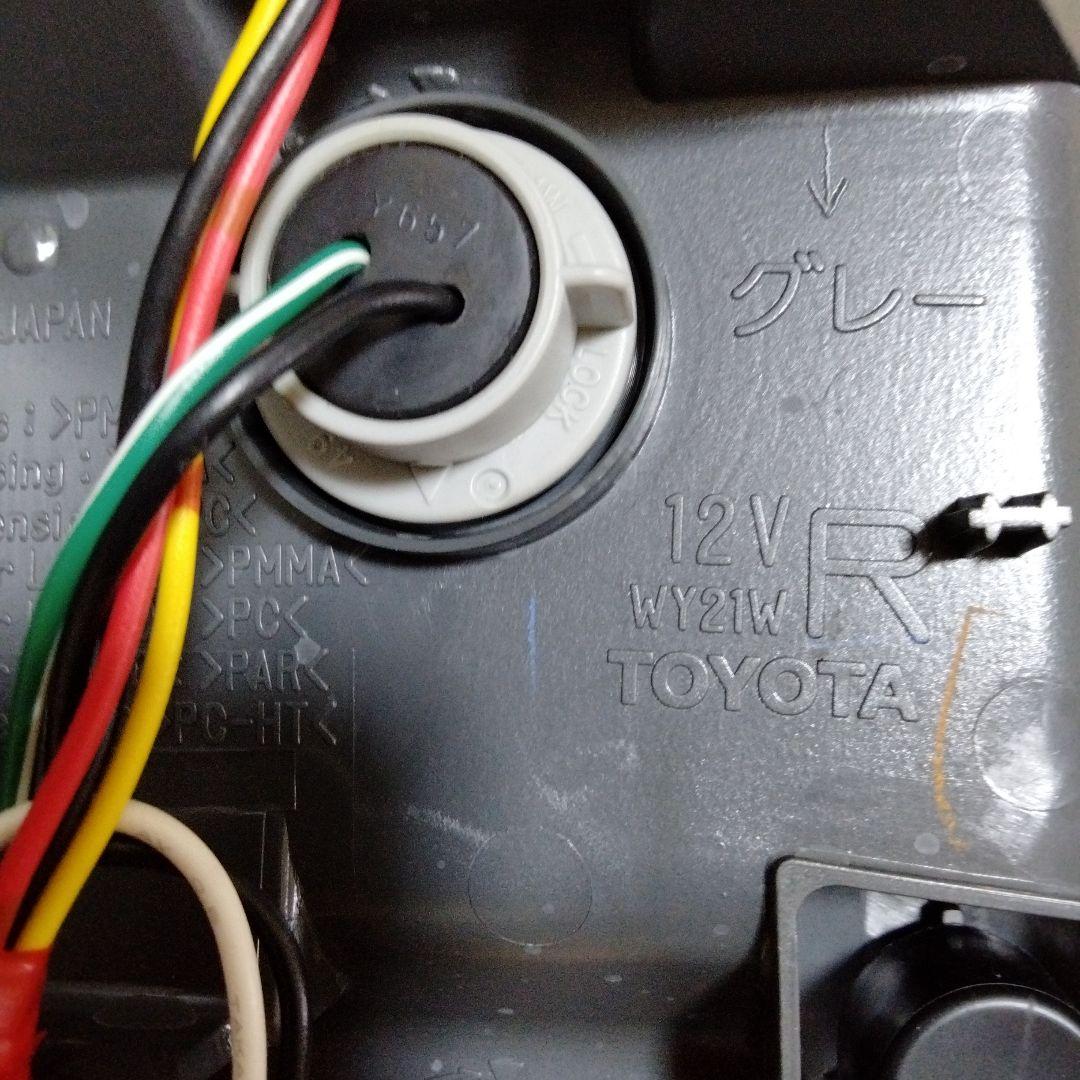 新品同様！トヨタ サイ SAI AZK10 テールレンズ右　KOITO75-12