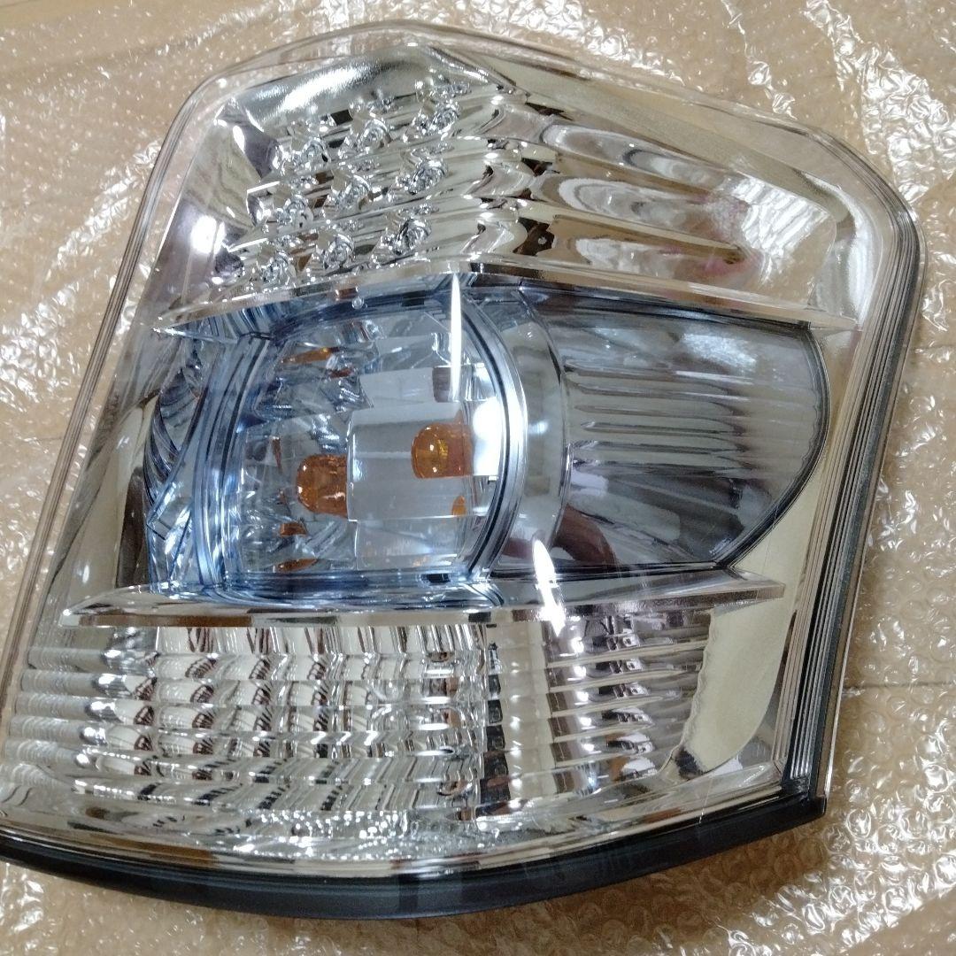 新品同様！トヨタ サイ SAI AZK10 テールレンズ右　KOITO75-12