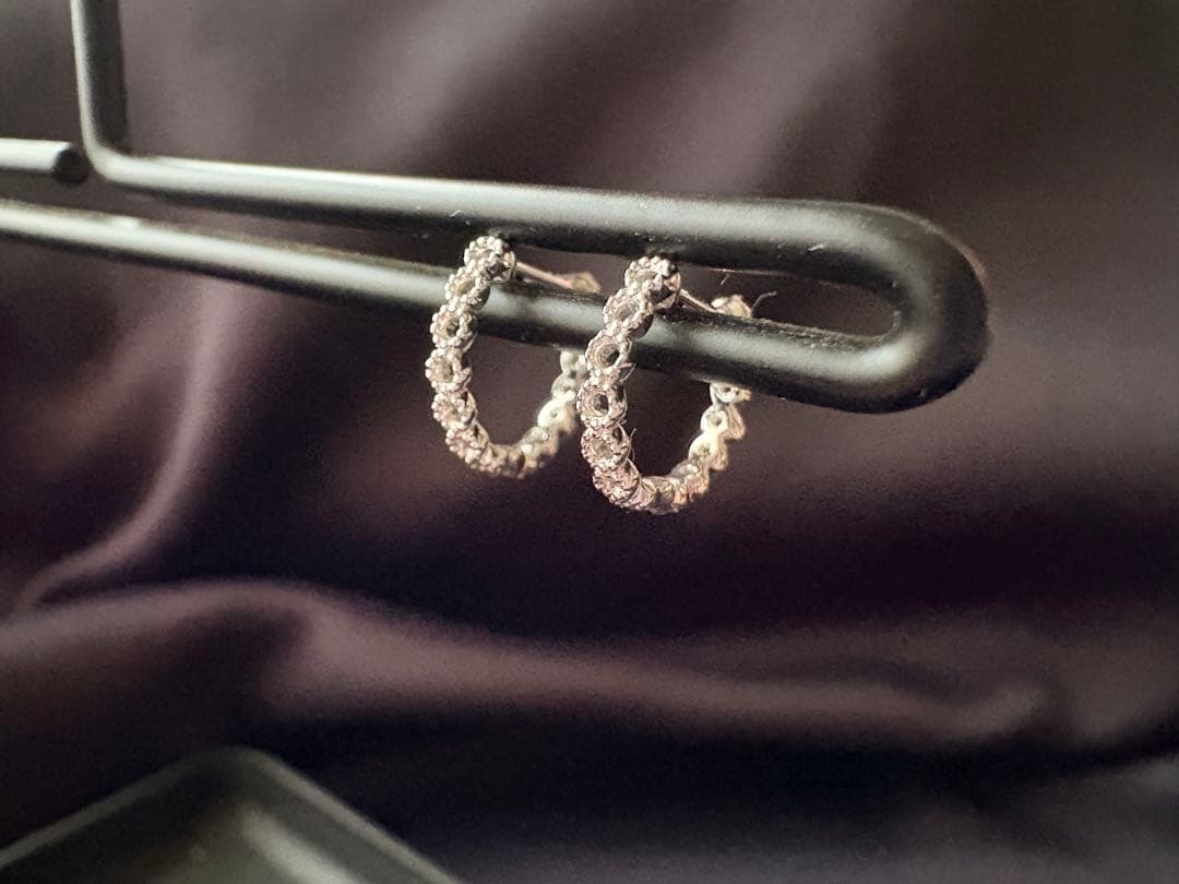 ダイヤモンド　k18WG フープピアス　中折れ式 0.06ct(0.03×2)