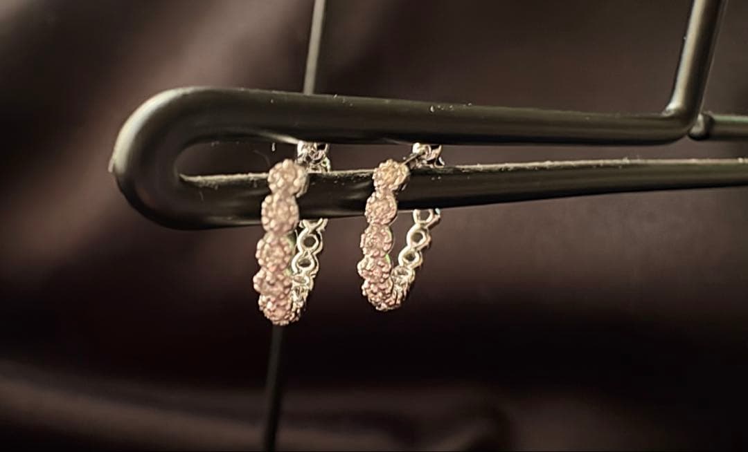 ダイヤモンド　k18WG フープピアス　中折れ式 0.06ct(0.03×2)