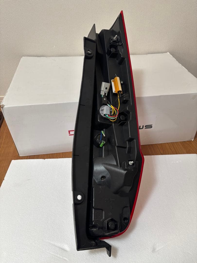 DazzFellows プレミアムLEDテールランプ 80系ノア　ヴォクシー