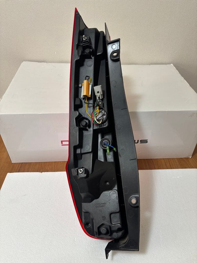 DazzFellows プレミアムLEDテールランプ 80系ノア　ヴォクシー