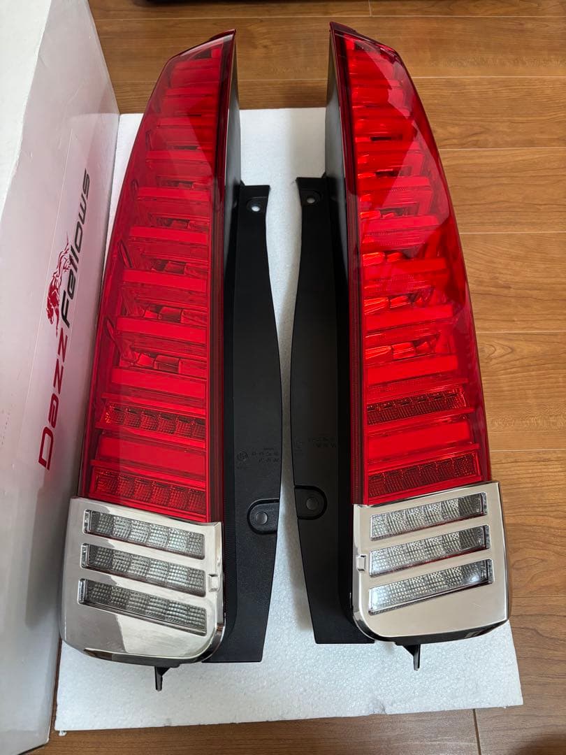 DazzFellows プレミアムLEDテールランプ 80系ノア　ヴォクシー