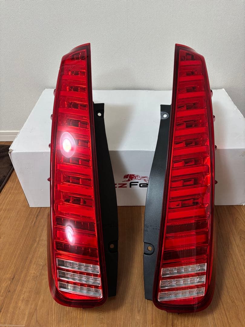 DazzFellows プレミアムLEDテールランプ 80系ノア　ヴォクシー