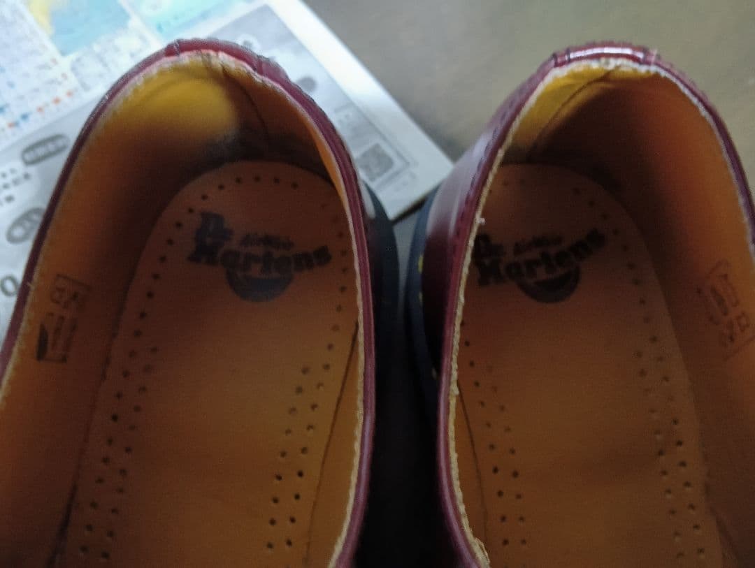 Dr Martensバーガンディ3ホールUK9シューズ
