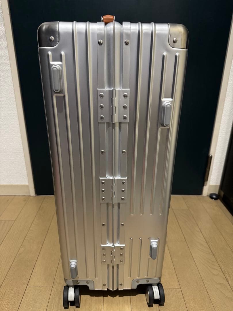 新品未使用　イノベーター　INV5811 70L アルミスーツケース　シルバー