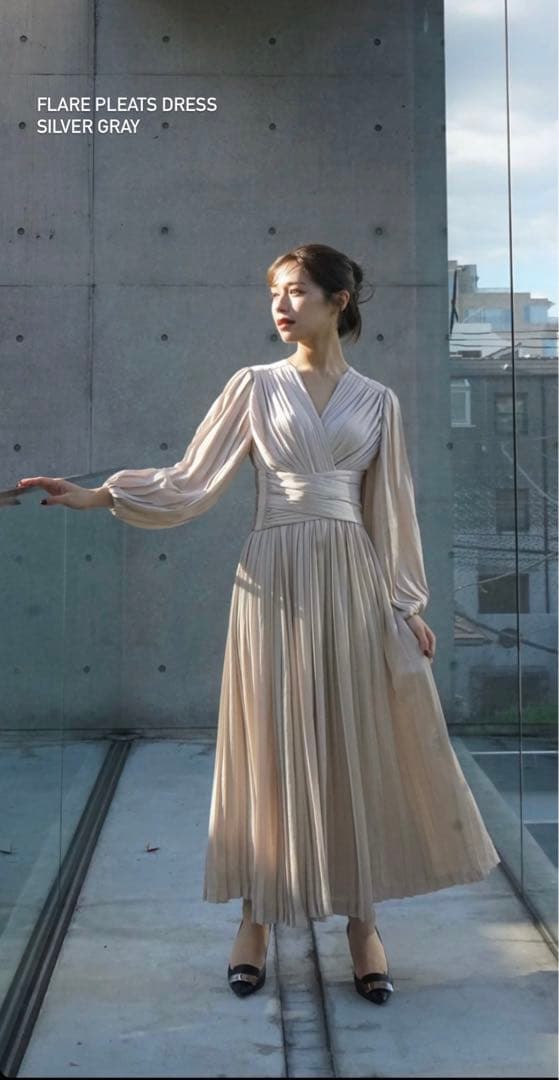 s*a様 【新品・タグ付き】laubeblanc Flare pleats Dr