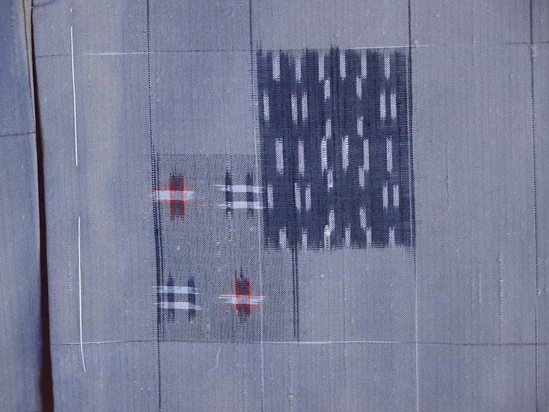 未使用　紬着物（格子に絣文）裄６６　正絹美品