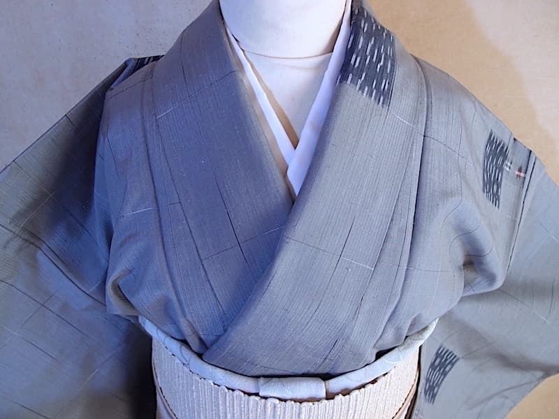 未使用　紬着物（格子に絣文）裄６６　正絹美品