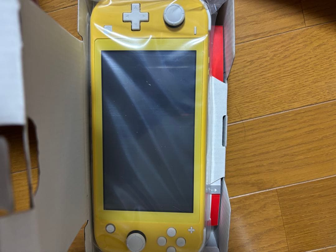 任天堂Switchライト　本体　イエロー